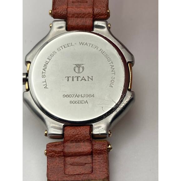 Titan Women's Quartz 28mm Watch -  E 193 India-New Battery - Adjustable Band WR - Picture 3 of 10